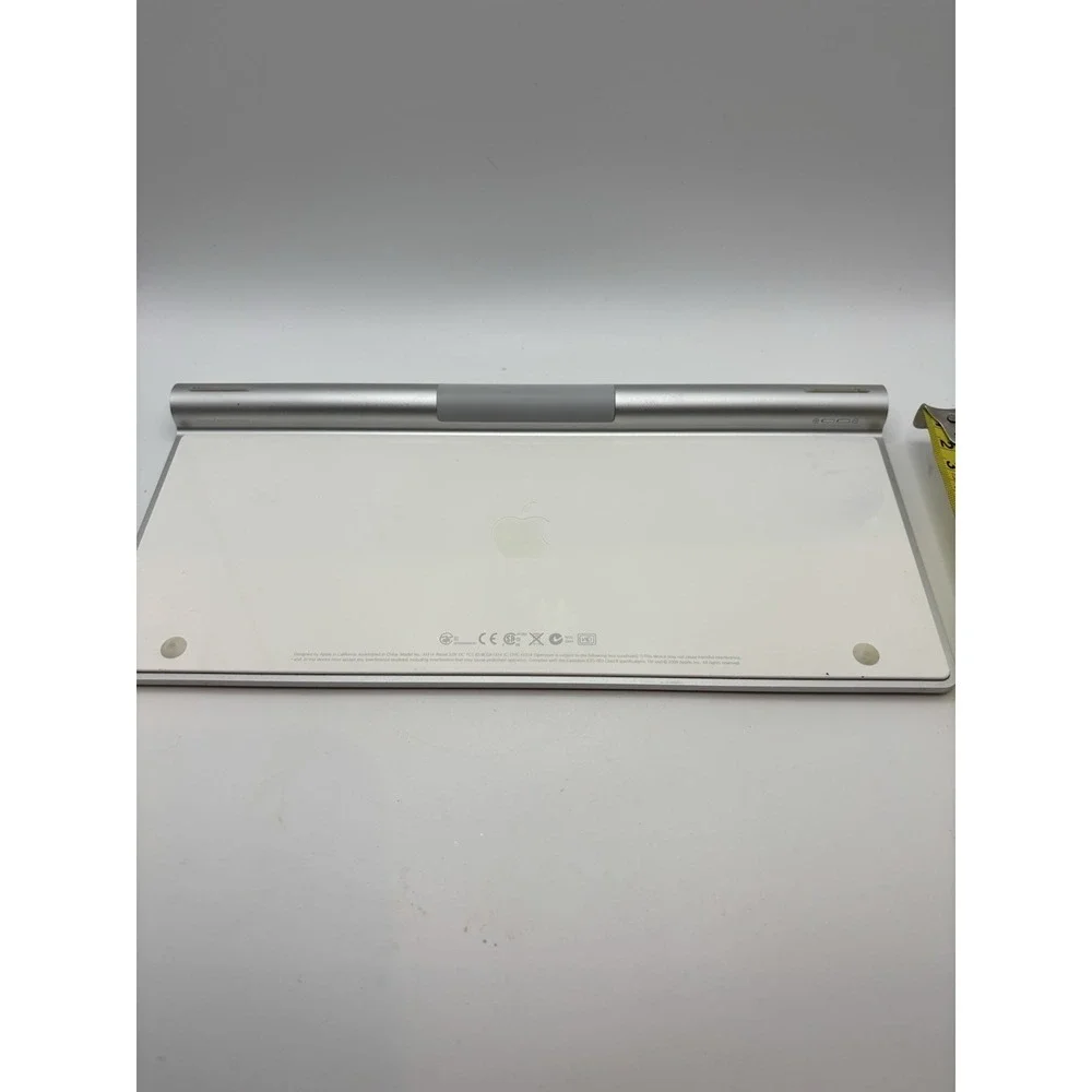 Apple Wireless Keyboard A1314 Bluetooth Aluminum Keyboard‎ Power Light Comes On